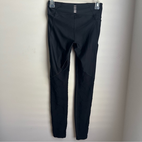 Under Armour HEATGEAR Compression Leggings w/ Cutout Details - Small - Picture 7 of 10